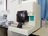 血球計数分析装置（sysmex XT-1800）